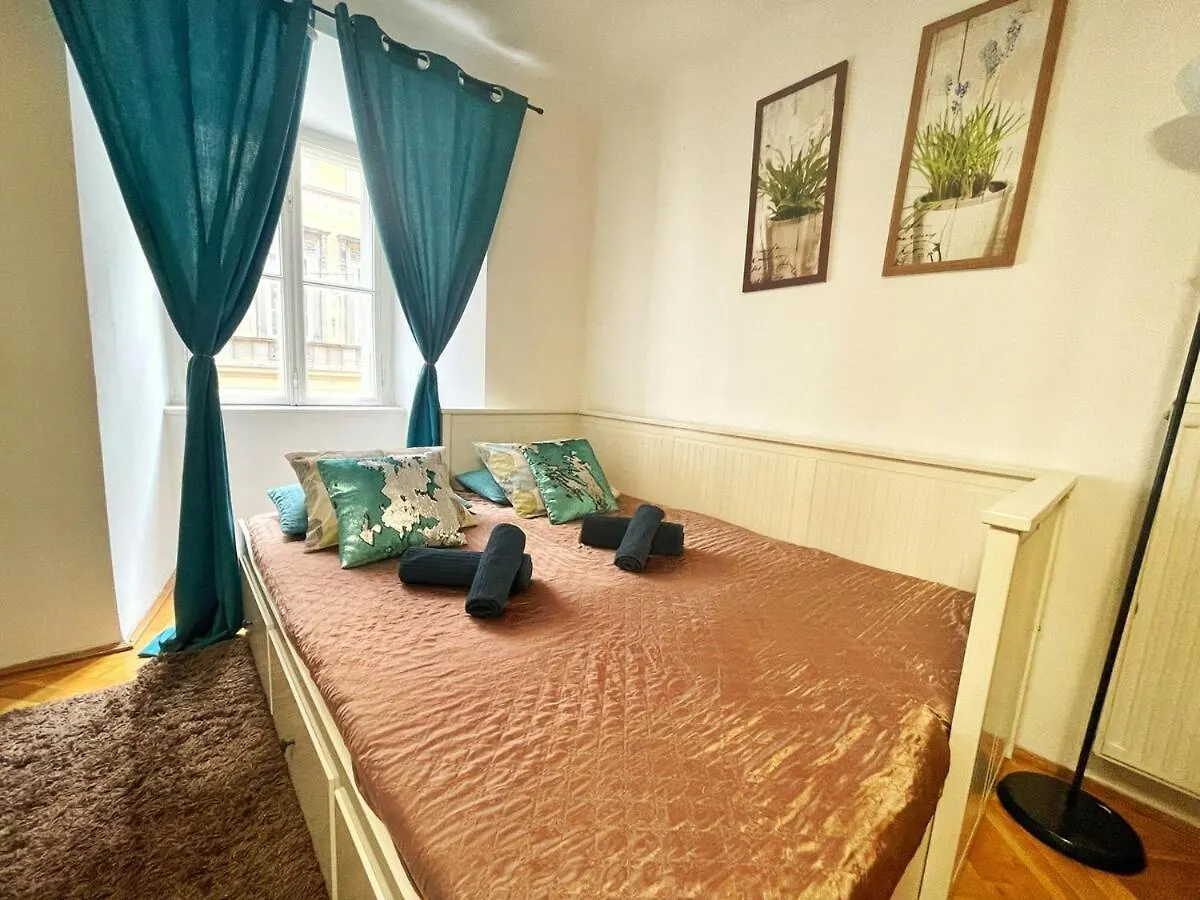 N1 Apartment In Heart Of Pest Budapest